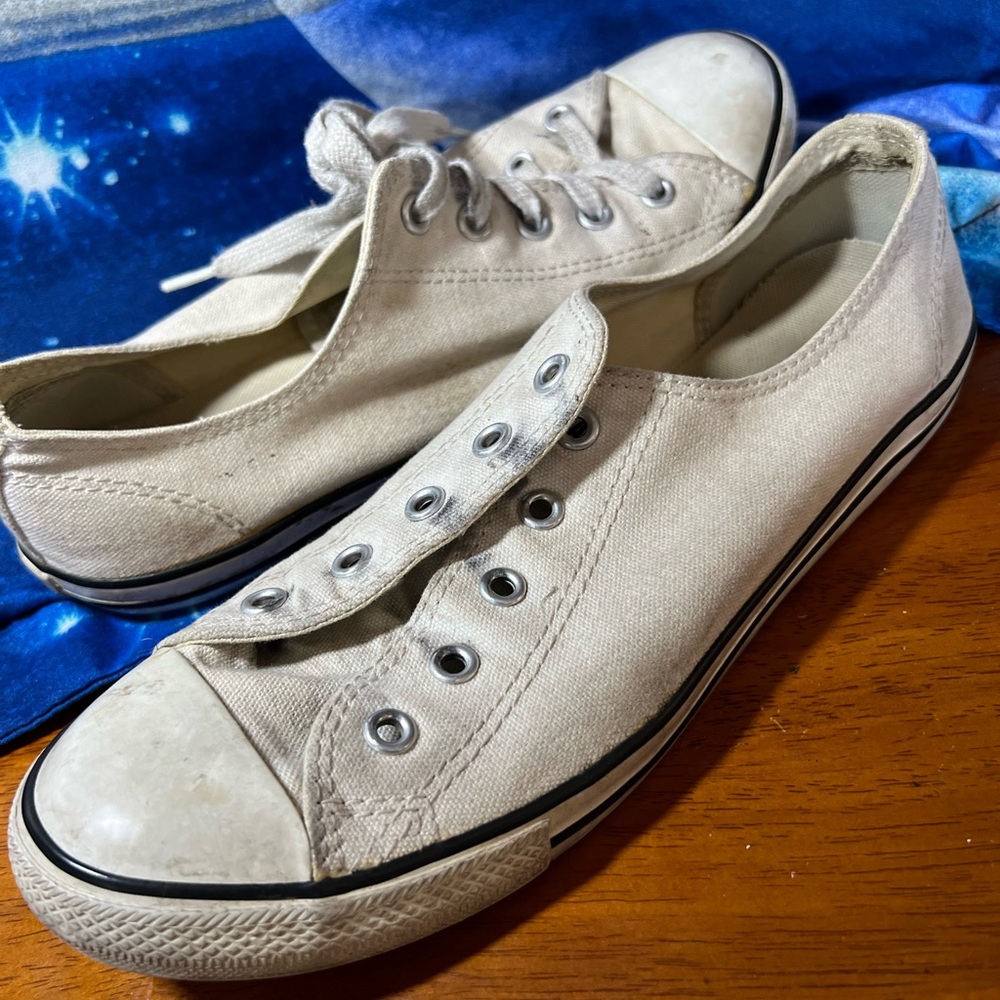 White converse Chuck Taylor all star low tops size 8 womens ballet style
